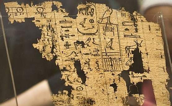 В Каирском музее выставили древние дневники строителей пирамид