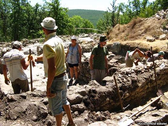 Крымские археологи похвалились уникальными находками из древнего городища