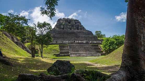 Археологи обнаружили гробницу правителя майя 